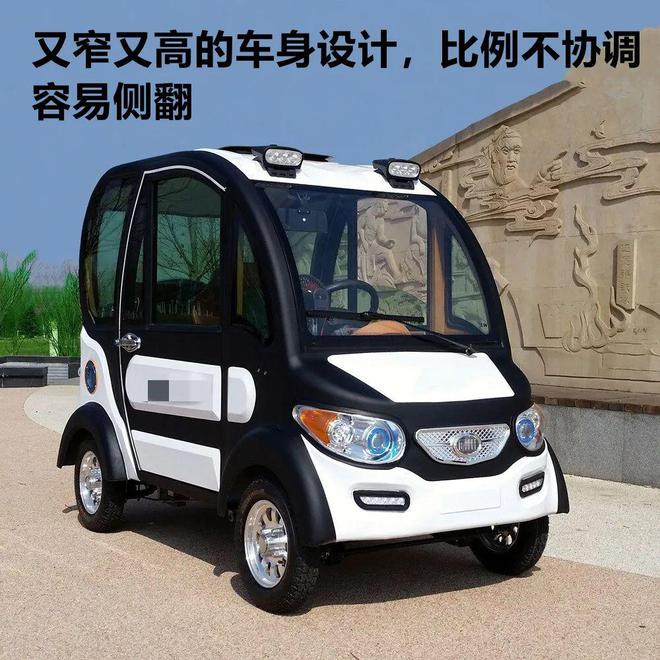南部一货168体育 168体育官网车为避让老年车冲入隔离绿化带撞断路灯！(图1)